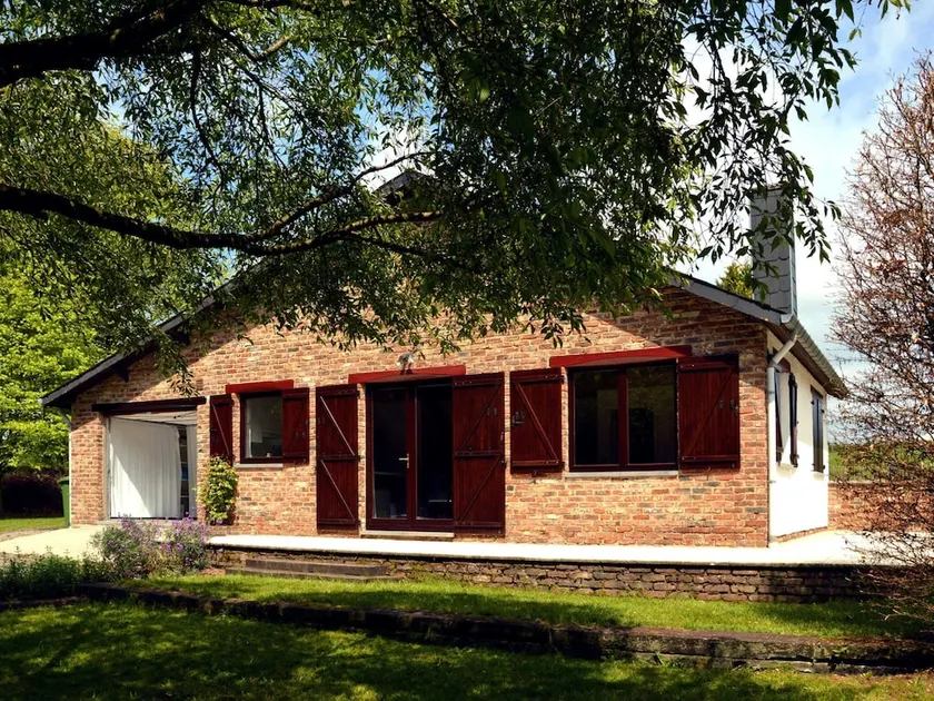 Cozy Bungalow With Large Enclosed Garden - Image 1
