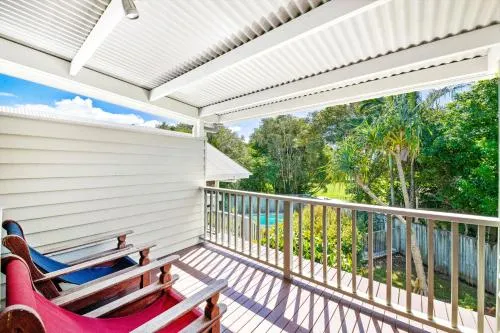 18 Northbeach Place Mudjimba Beach - Pet Friendly Linen Included Wifi - Image 1