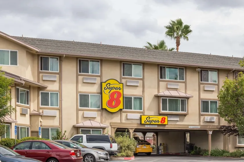 Super 8 by Wyndham Sacramento North - Image 1