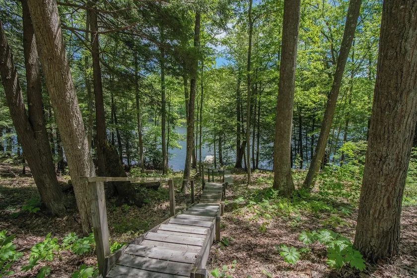 Lake Life HQ - Image 1