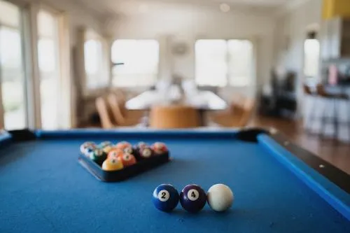 Cooranbong Farm Stay 7 Bedrooms Cottage with Pool And Tennis Court - Image 1