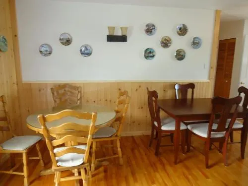 Gite a l'Abri du Vent Bed and Breakfast - Image 1