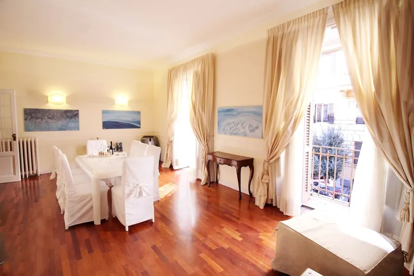 Piazza Cavour Residential Apt - Image 1
