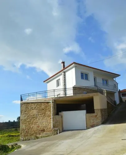 Casa das Laxas, recién reformada con 5 dormitorios en entorno natural - Image 1