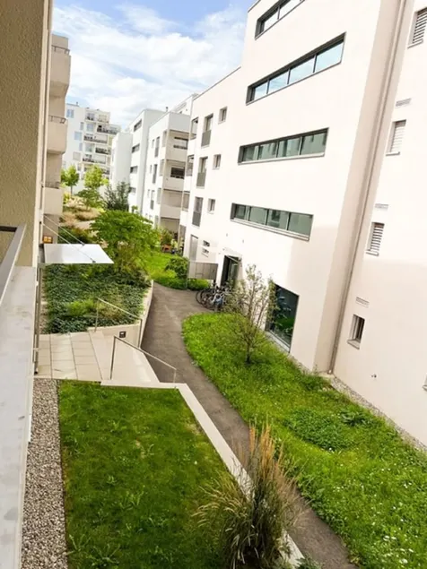 Apartment in Zurich Affoltern Near Forest - Image 1