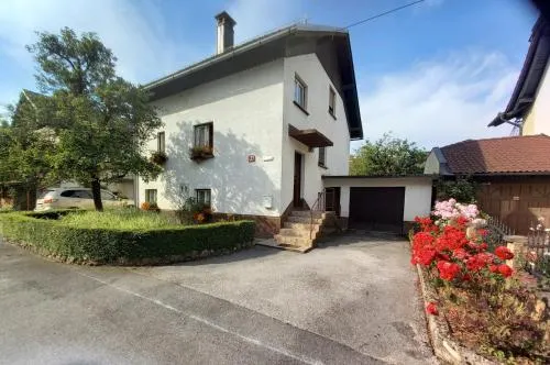Rooms Apartma Cerknica - Image 1