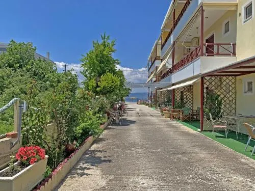 Akrotiri Apartments - Image 1
