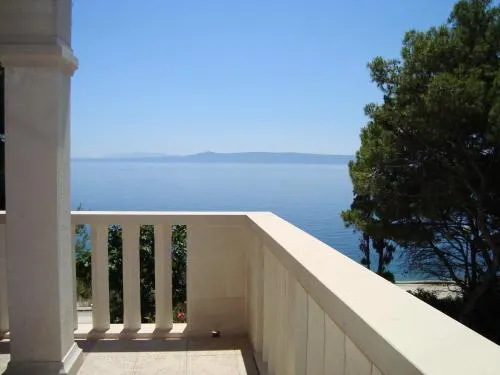 Villa Adagio Apartments - Image 1