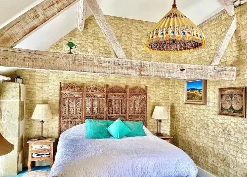 Luxurious, Fabulous, Fun, Contemporary Suite in Retreat Centre - Image 1