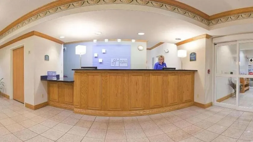 Holiday Inn Express Hotel & Suites Charlotte - Image 1