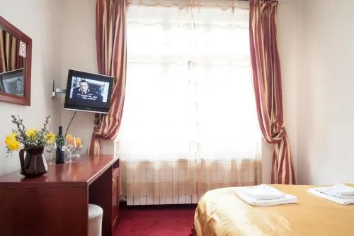 Hotel Domino - Image 1