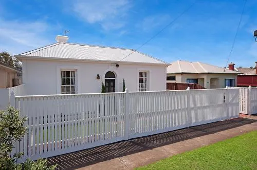 Historic Central Cottage In Warrnambool - Image 1