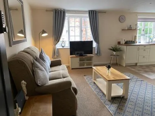 Beautiful 1 Bed Apartment in the Heart of Ludlow - Image 1