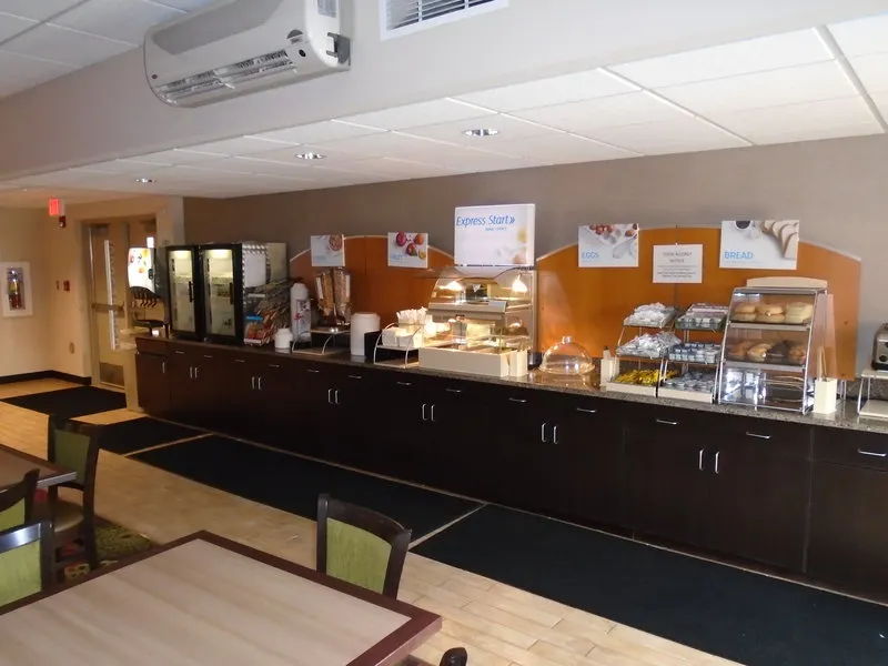 Holiday Inn Express Hoge Hall - Image 1