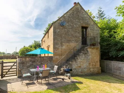 Sundial Cottage - sleeps 4 guests  in 2 bedrooms - Image 1