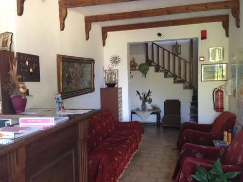 Alekos Rooms and Apartments - Image 1