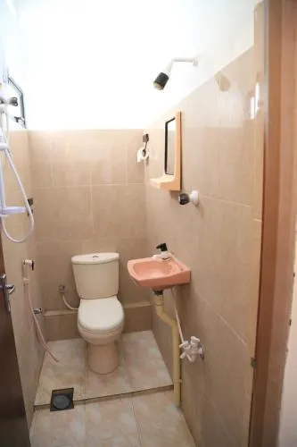 Yaarl Holiday Inn - Image 1