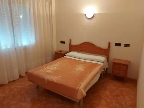 Hostal Linares - Image 1