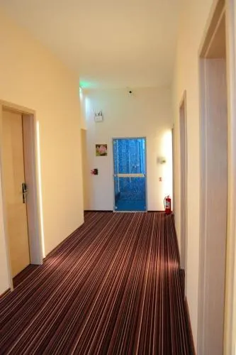 Zenti Plaza Hotel - Image 1