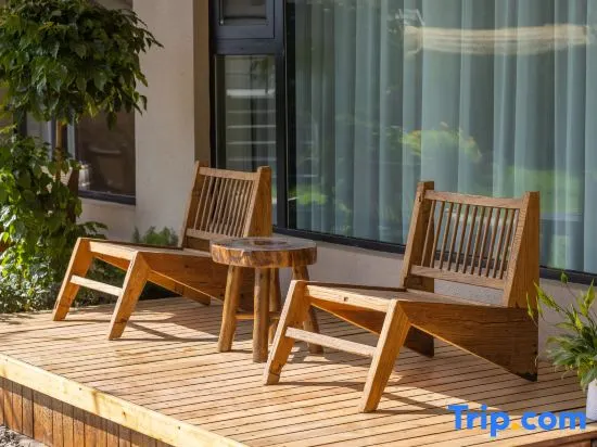 Accompanied by hidden snow and mountain views, a beautiful overnight stay - Image 1