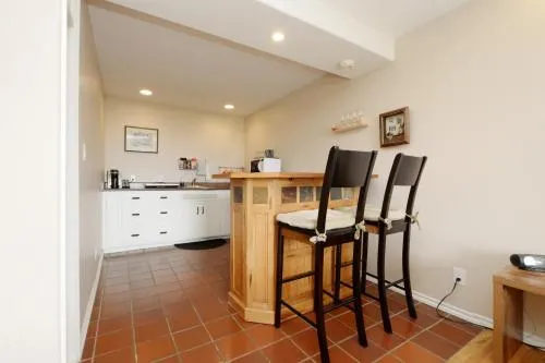 Gordon's Beach Farm Stay B&B - Image 1