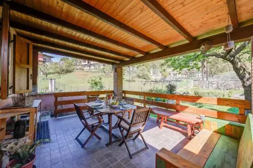 Brighty Rainbow House Garden - Image 1