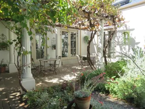 Au Pear Boutique Guesthouse - Image 1