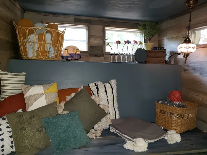 Cedar Oaks Inn - Image 1