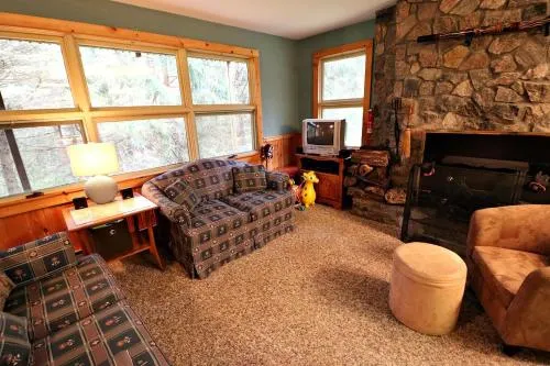 6910 Maples Road 3 Bedroom Home by Redawning - Image 1