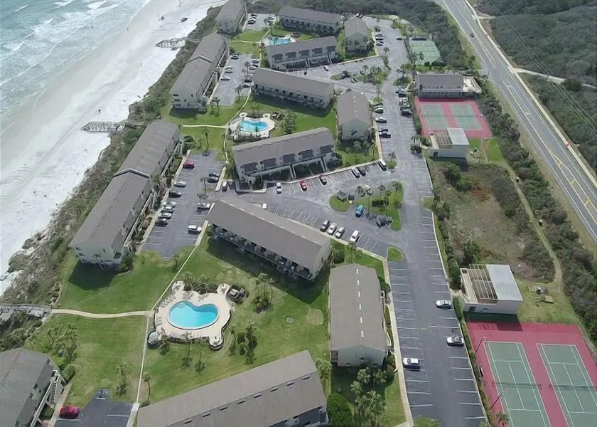 Summerhouse by Distinctive Beach Rentals - Image 1