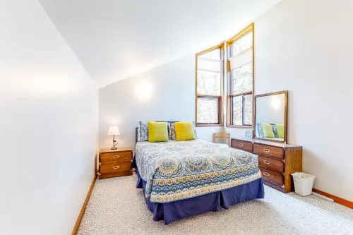 Newly Remodeled Condo on Golf Course w/Hot Tub, Bikes, & SHARC Passes - Dog OK - Image 1
