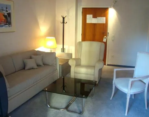 Lion Hotel - Image 1