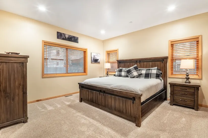 Lazy Bear Lodge by Avantstay Pine Tree Paradise w Game Room - Image 1