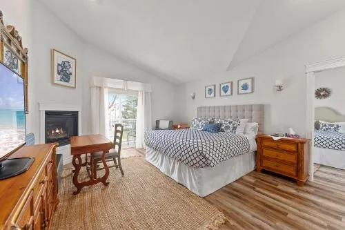 Lakeshore Inn - Image 1