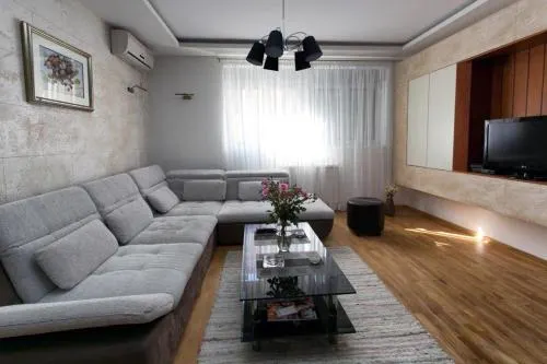 Apartment 32 - Image 1