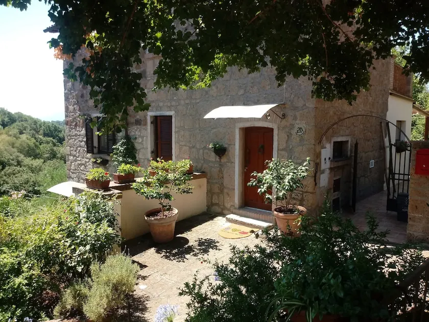 Stunning 1-bed House in Castel Cellesi, Italy - Image 1