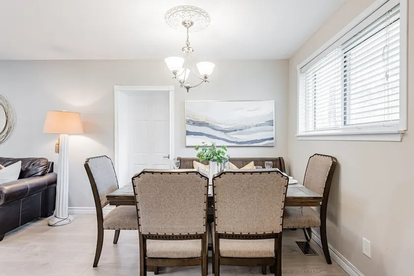 Cheerful 3 Bedroom - 2 Bath House Free Parking - Image 1