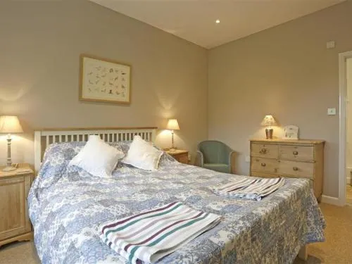 Holiday Home Bird Haven - Image 1