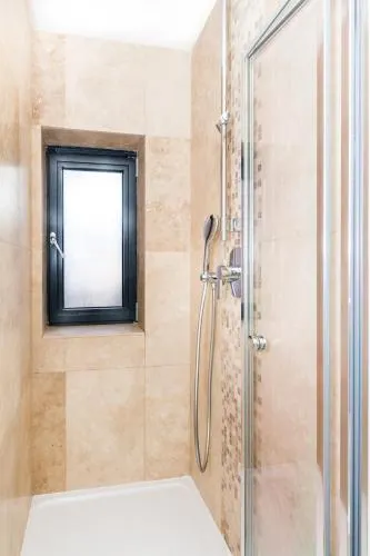 Surbiton Hills Apartment - Image 1