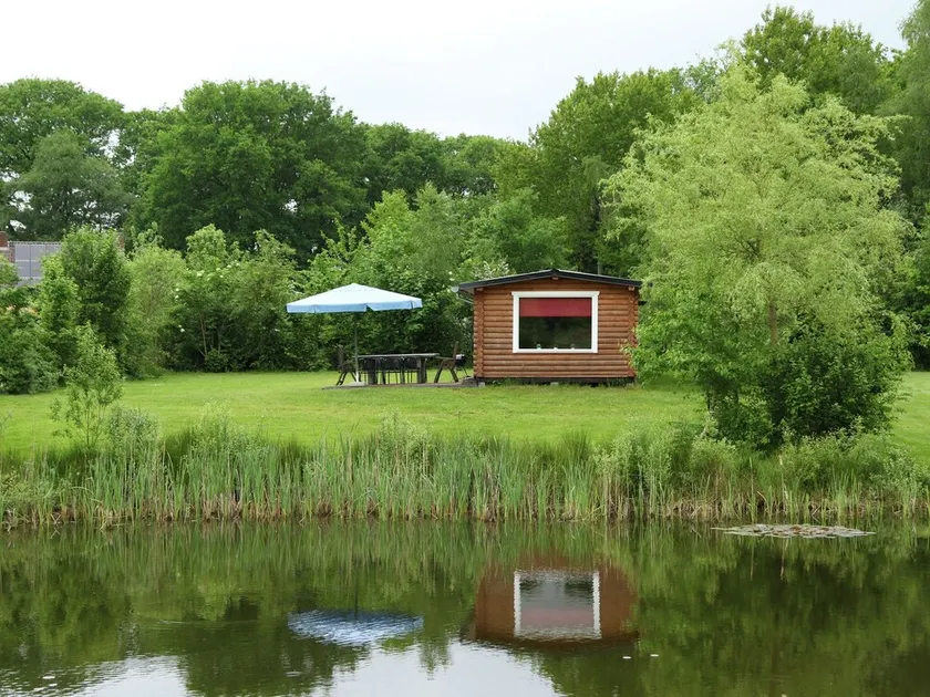 Wooden tree trunk bungalow at fish pond in Hoge Hexel, optional with hot tub - Image 1