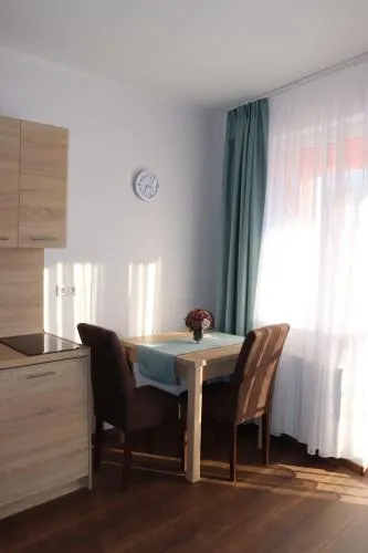Liget Apartmanház - Image 1
