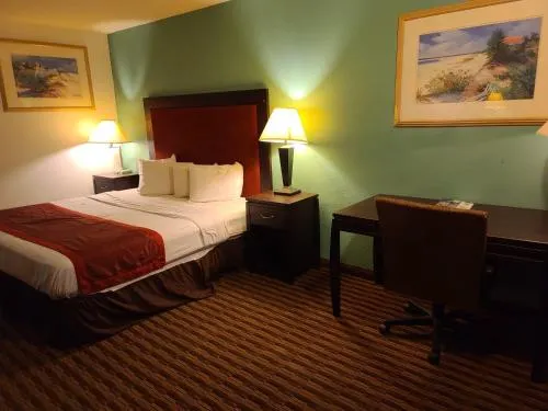 Red Carpet Inn and Suites Salina - Image 1