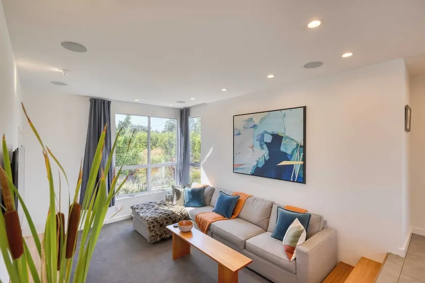 Modern Vineyard Estate: 50' pool, vineyards and sweeping views - Image 1