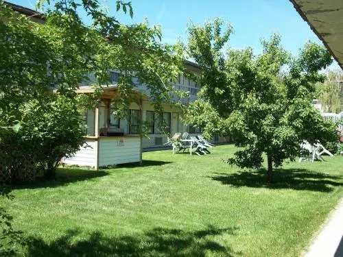 Hospitality Courtyard Inn - Image 1