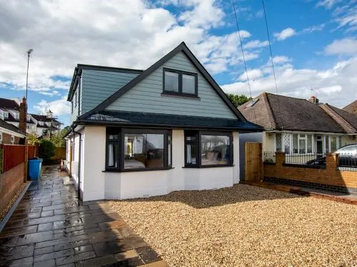 'Sea Breeze' Dorset Dream Holiday Home - Image 1