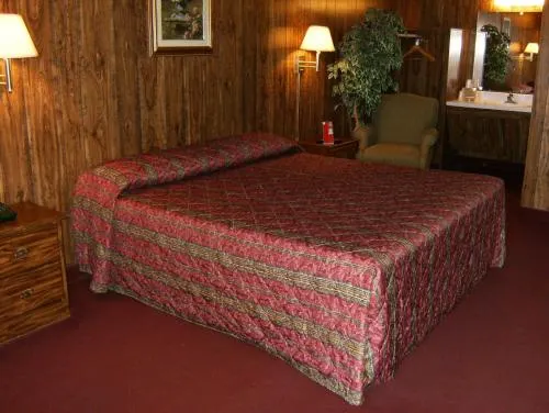 Super 7 Inn Cadiz - Image 1