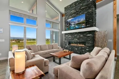 Luxury Home With Spectacular Rocky Mountain Views - Image 1