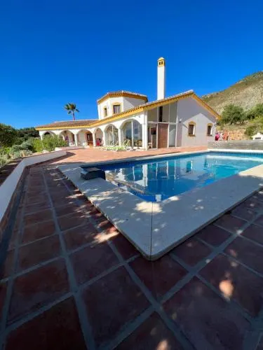 Beautiful villa with pool near Casarabonela - Image 1
