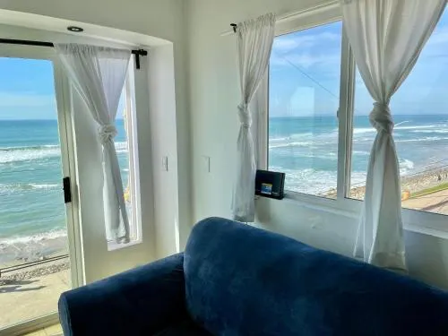 Beachfront, sun, sand & fun - Cozy 1 Bdr Apt - Image 1