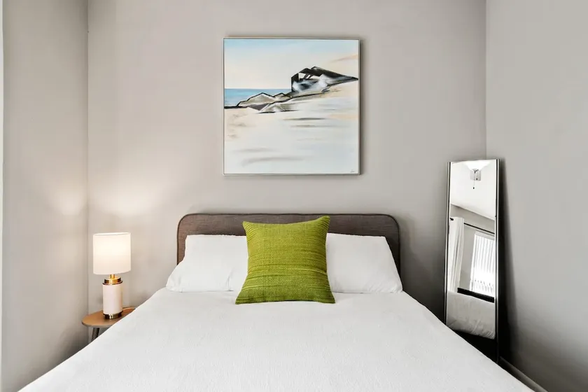 Plano Grand Studio Apartment - Image 1